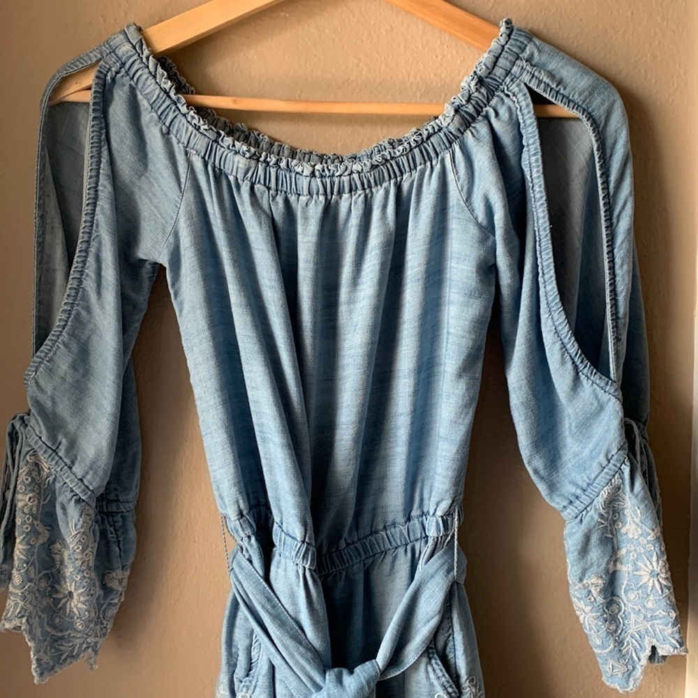 AMERICAN EAGLE OUTFITTERS Chambray 3/4 Sleeve Embroidered Romper
